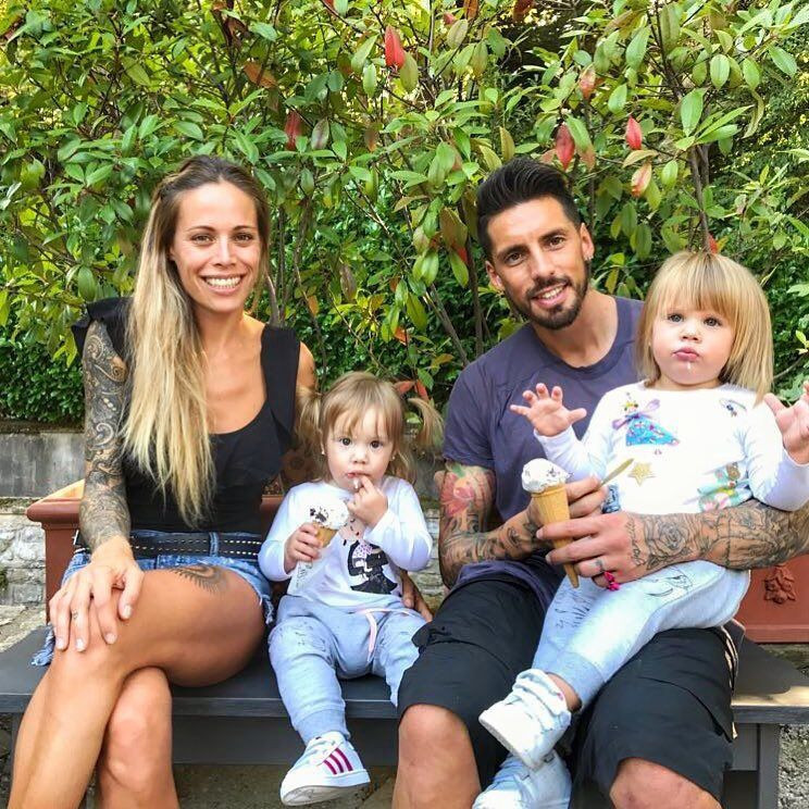 Fenerbahçe'nin yeni yengesi derbi pozuyla heyecanlandırdı - Resim: 1