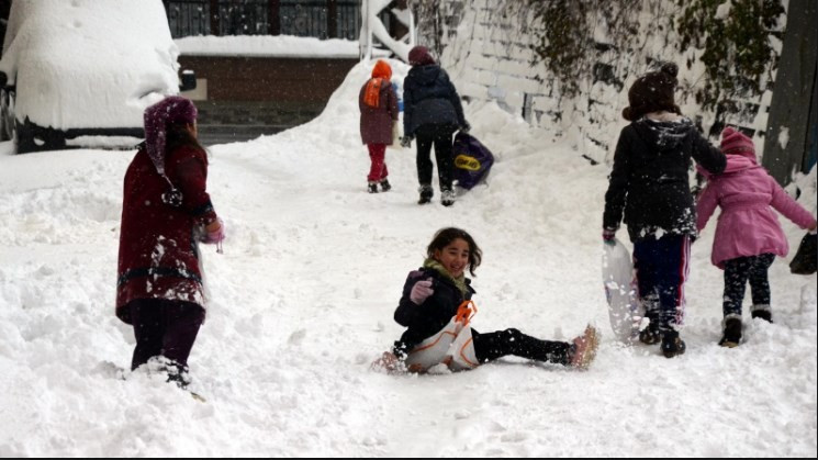 Yoğun kar yağışı var! Okullar tatil mi? - Resim: 2