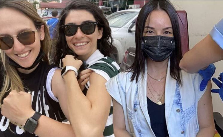 Dizilerin yakışıklı oyuncusundan olay aşı paylaşımı! - Resim: 3