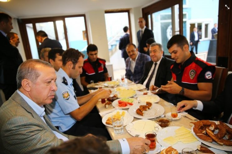 Erdoğan sigara içen vatandaşı fena yakaladı! - Resim: 4