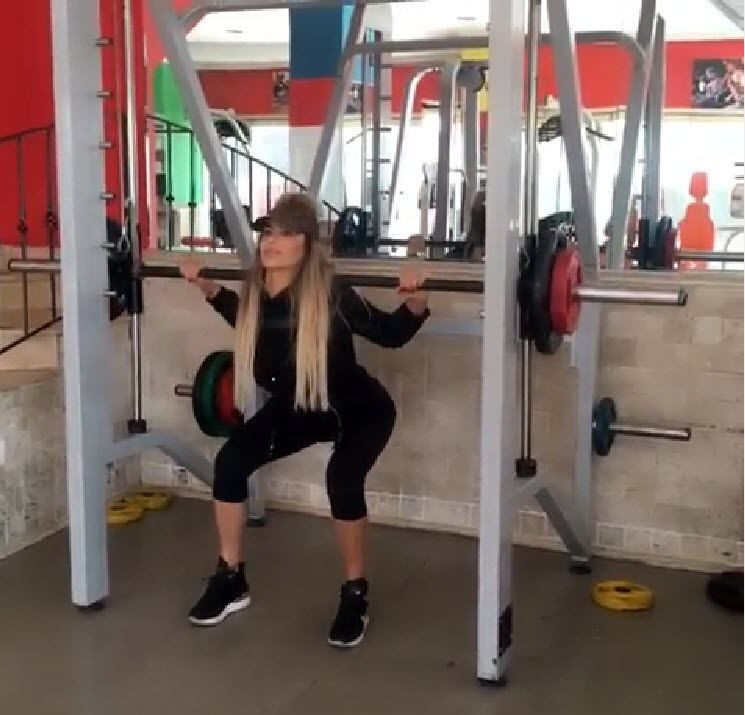 Poposunu açması olay olmuştu! Seksi şarkıcı Hatice'ye sevgilisi bakın ne tepki verdi - Resim: 1