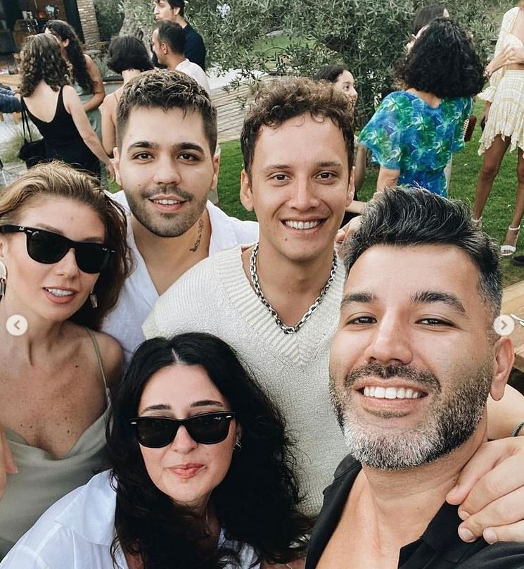 Zeynep Bastık evleniyor düğün öncesi çılgın bekarlığa veda! Ünlüler akın etti - Resim: 4