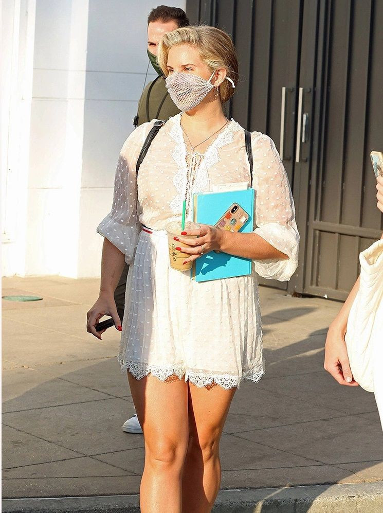 Lana Del Rey'in maskesi hayranlarını kızdırdı! 'Bu nasıl maske' tepkisi - Resim: 4