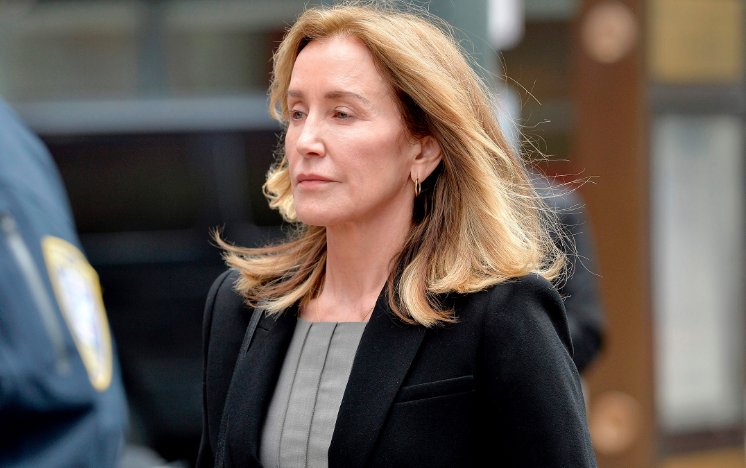 Dünyaca ünlü yıldızdan skandal rüşvet itirafı! Kızının iyi bir üniversite okuması için... - Resim: 3