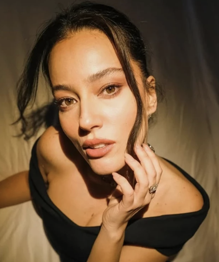 Pelin Akil hakkında şok iddia! Resmen boşanmadan yeni aşka mı yelken açtı? - Resim: 1