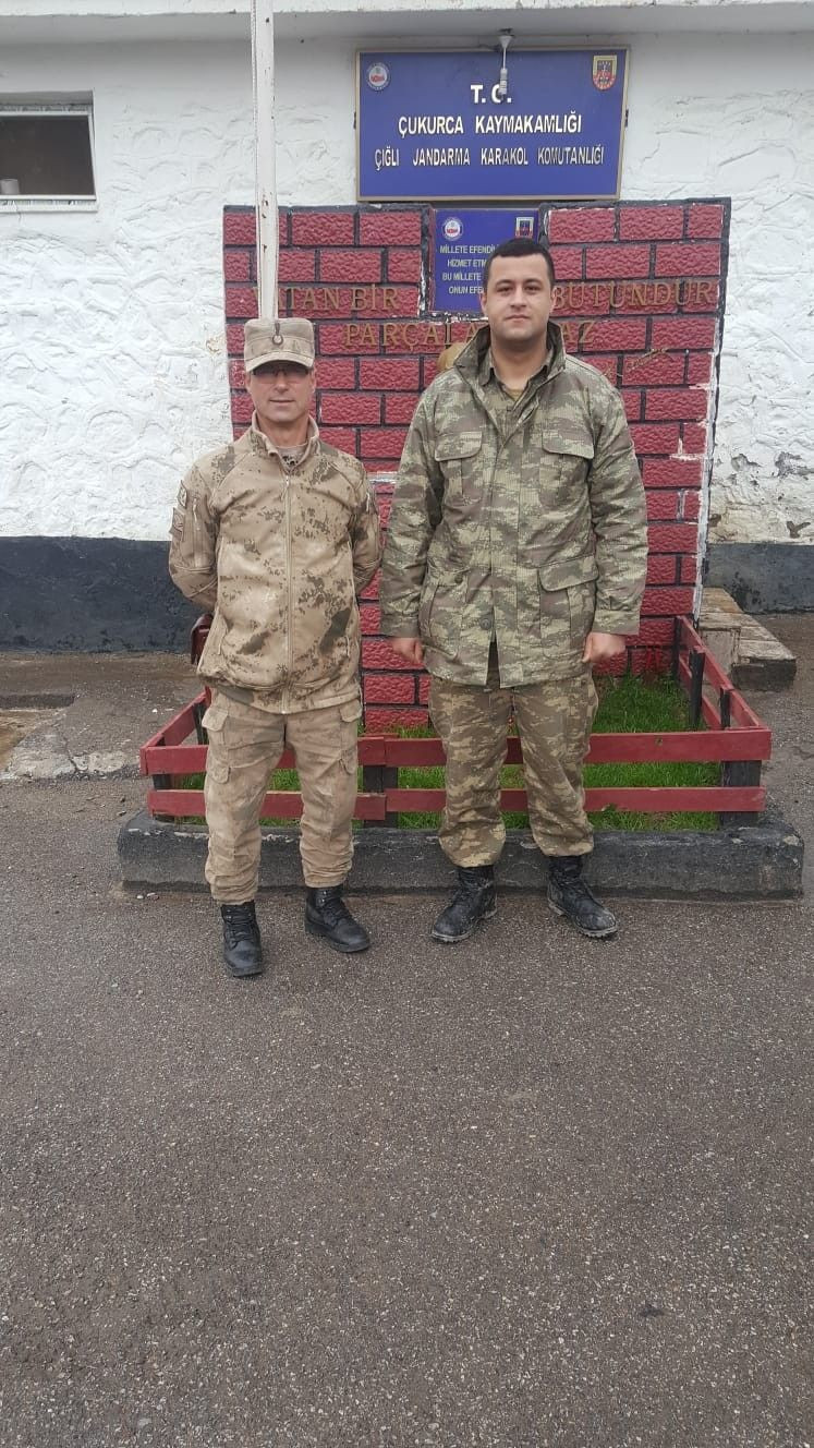 Hakkari'de yılın babası seçildi! Baba ile oğul sırt sırta Vatan nöbeti tutuyor - Resim: 2