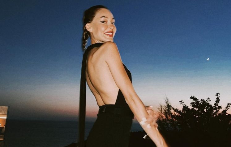 Dilan Çiçek Deniz'in paylaştığı bikinili pozlar sosyal medyayı salladı - Resim: 1