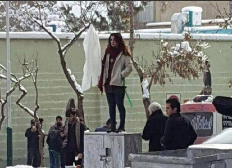 İran'da 'başörtüsünü çıkarma' eylemleri artıyor - Resim: 3