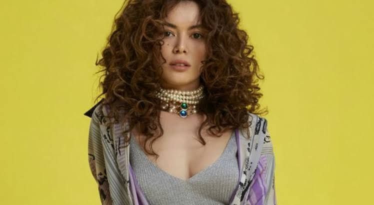 Kadın dizisinin yıldızı Seray Kaya özüne döndü! Eski halinden eser kalmadı - Resim: 3