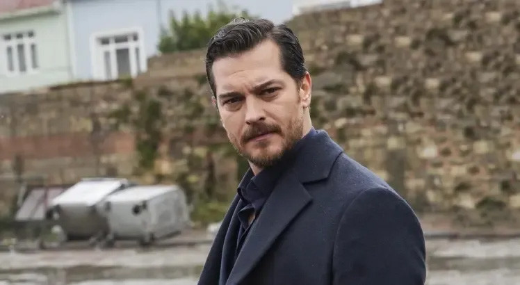 Çağatay Ulusoy'un babasını görenler gözlerine inanamadı! Şaşırtan benzerlik - Resim: 2