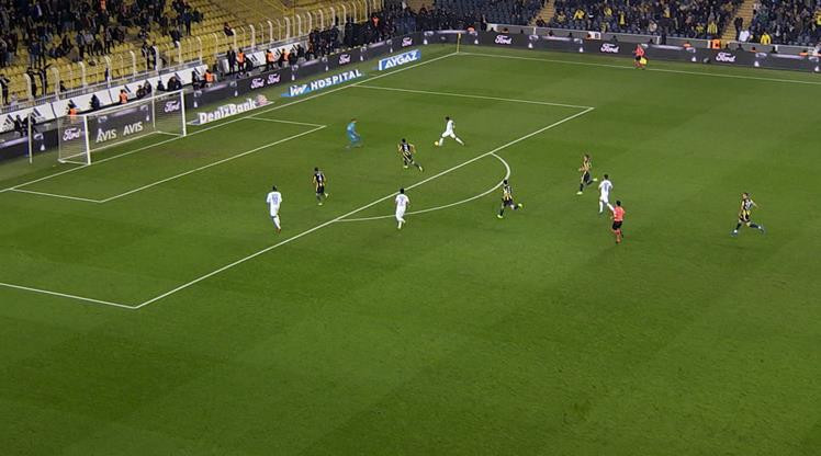 Sert eleştiri! Fenerbahçe hakem kıyağına rağmen... - Resim: 3