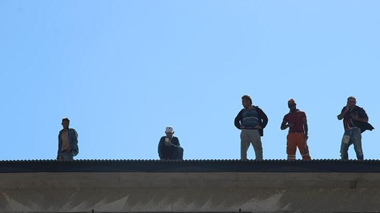 Paraları eksik yatan işçiler intihara kalkıştı - Resim: 1