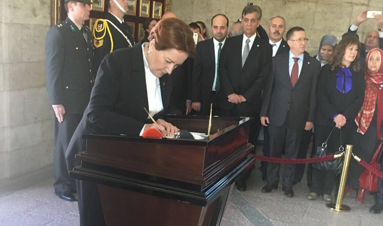 Meral Akşener önce Anıtkabir'e sonra Hacı Bayram'a gitti - Resim: 2