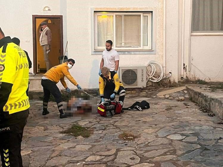 Muğla'da 16 yaşındaki çocuk, annesini boğazından bıçaklayarak öldürdü! - Resim: 1