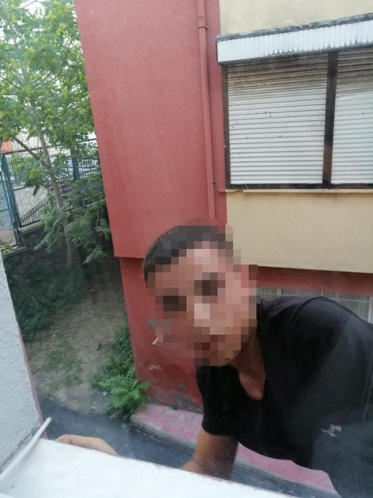 Beyoğlu'nda ev sahibi ecel terleri döktürdü! Hırsız bu kez sert kayaya çarptı - Resim: 3