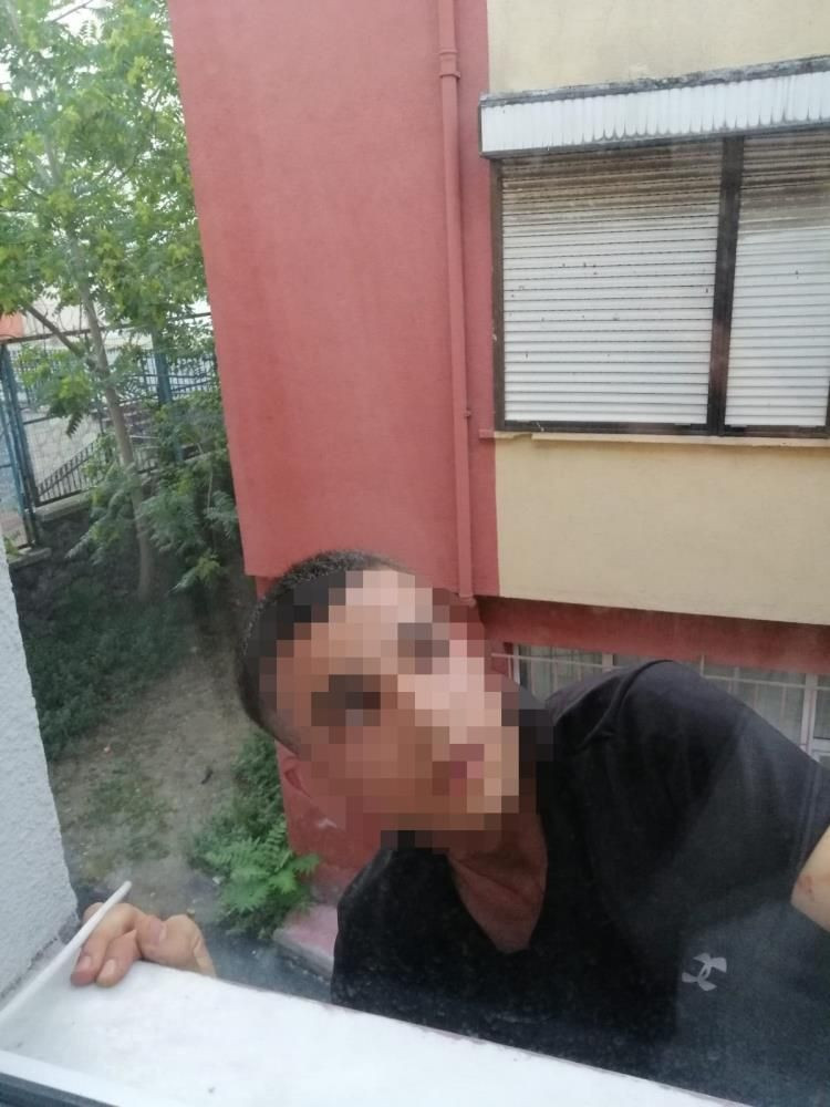 Beyoğlu'nda ev sahibi ecel terleri döktürdü! Hırsız bu kez sert kayaya çarptı - Resim: 1