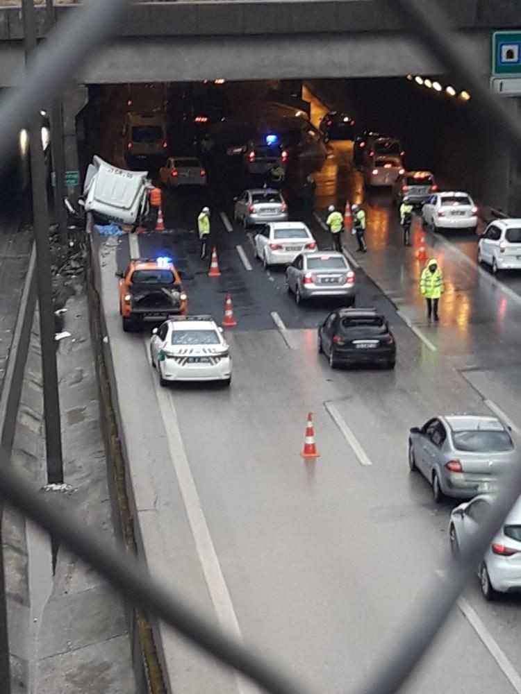 Adana'da feci kaza! TIR'ın haline bakın sürücü olay yerinde öldü - Resim: 1