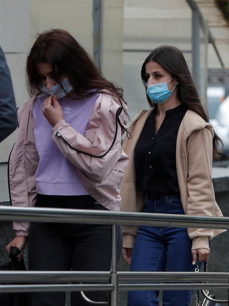 Rusya'da 3 kız kardeş, kendilerini taciz eden babalarını çekip ve bıçakla öldürdü! - Resim: 4