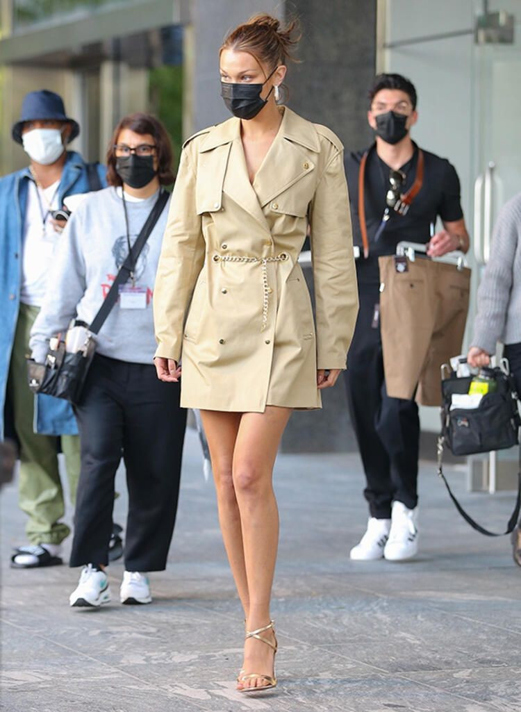 Ünlü model Bella Hadid'in iç çamaşırsız hali olay oldu! Sokakta görenler şaşırdı - Resim: 1