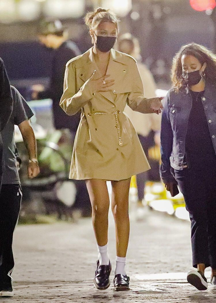 Ünlü model Bella Hadid'in iç çamaşırsız hali olay oldu! Sokakta görenler şaşırdı - Resim: 3