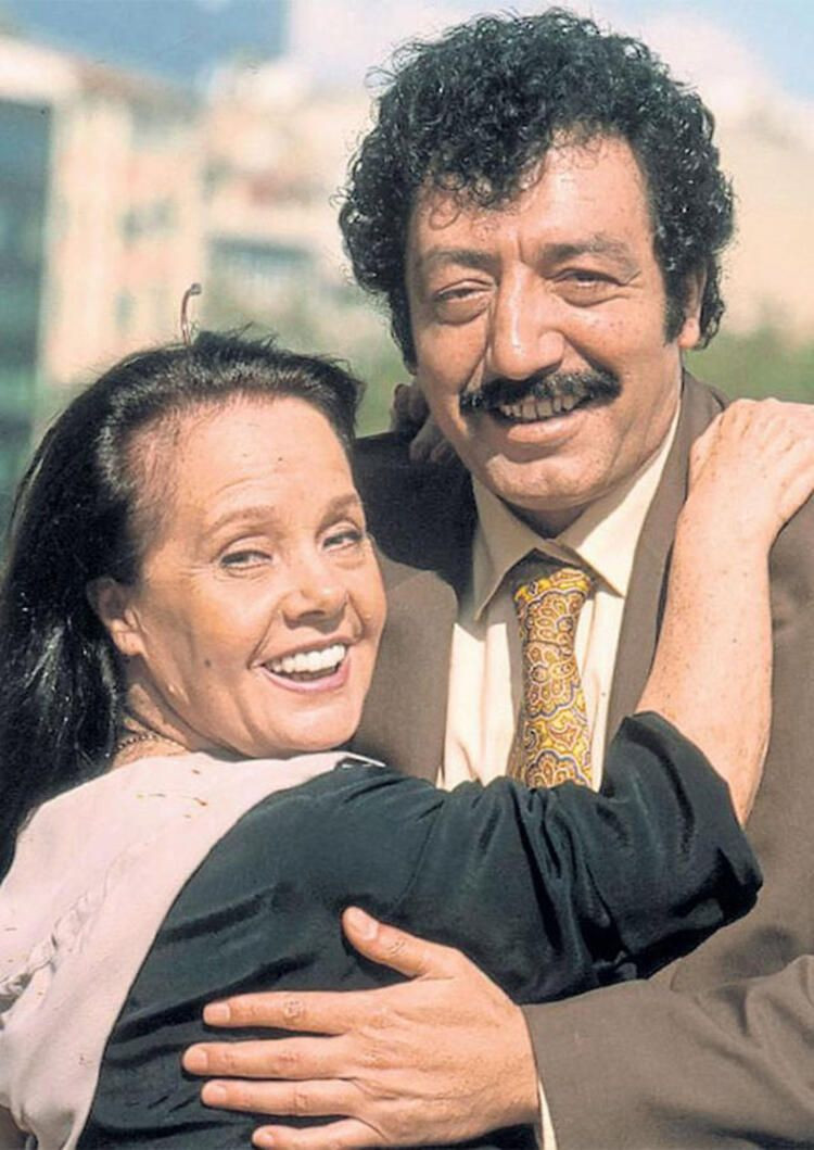 Müslüm Gürses'in eşi Muhterem Nur'dan kötü haber! Yoğun bakıma kaldırıldı - Resim: 1