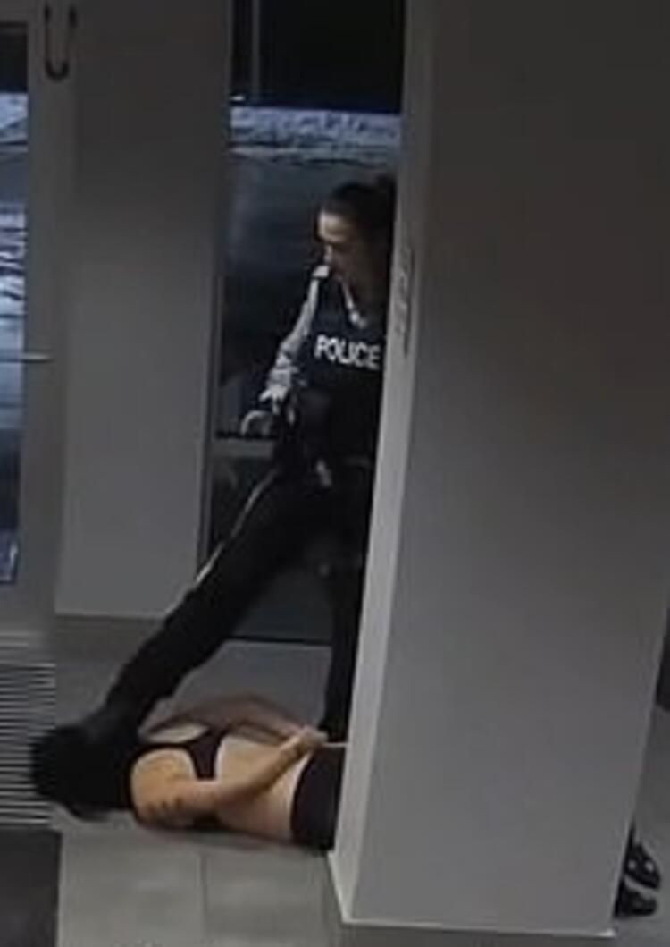 Ayağıyla kafasını ezip eziyet etti polis şiddet ülkeyi ayağa kaldırdı aya - Resim: 3