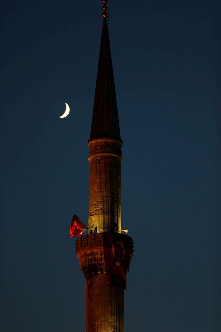 Sultanahmet'ten Türk bayrağı dalgalandırıldı - Resim: 3