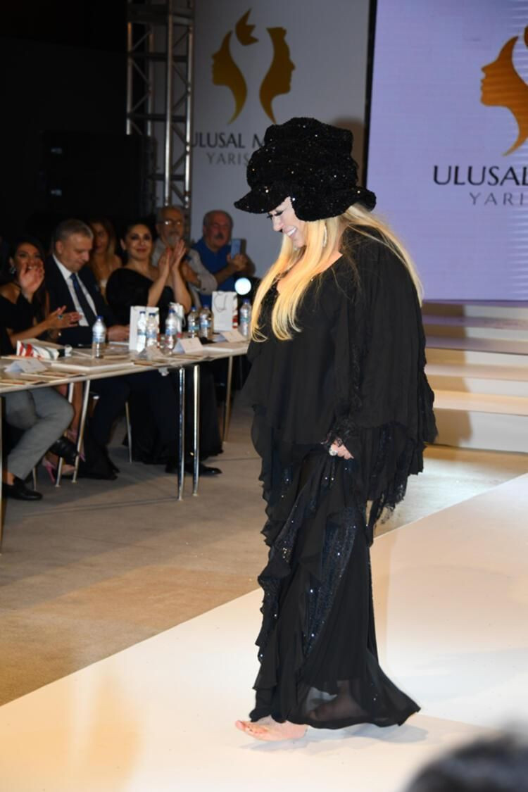 Çıplak şoku! 'Kahroldum' deyip Zerrin Özer itiraf etti: Kurban olurum - Resim: 1