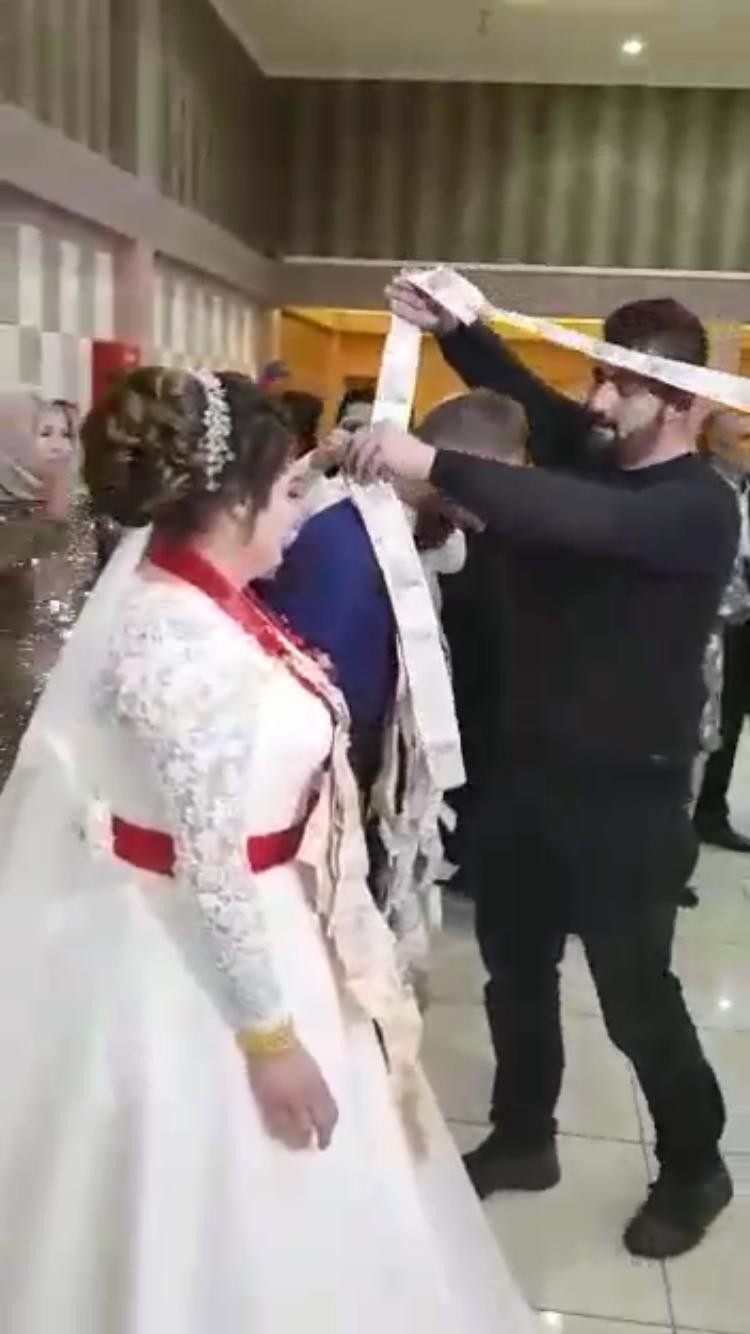 Böyle takı görülmedi! Tam 10 metre dola dola bitmedi - Resim: 3