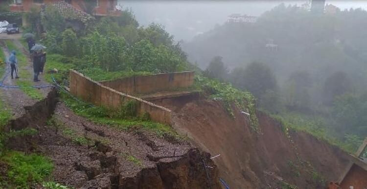 Rize'de  inşaat halindeki ev, heyelanda 30 metre kaydı - Resim: 1