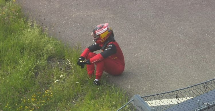 Formula 1'de korku dolu anlar! Araç alev alev yandı! - Resim: 2