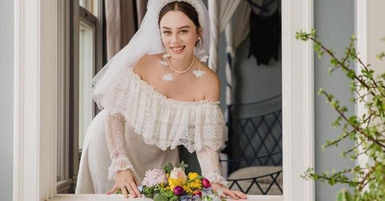 Hiç yakışmadı, mahvettiler! Bekar kadınlara bakın ne hediye etti: 6 aylık hamile Demet Evgar düğün yaptı - Resim: 4