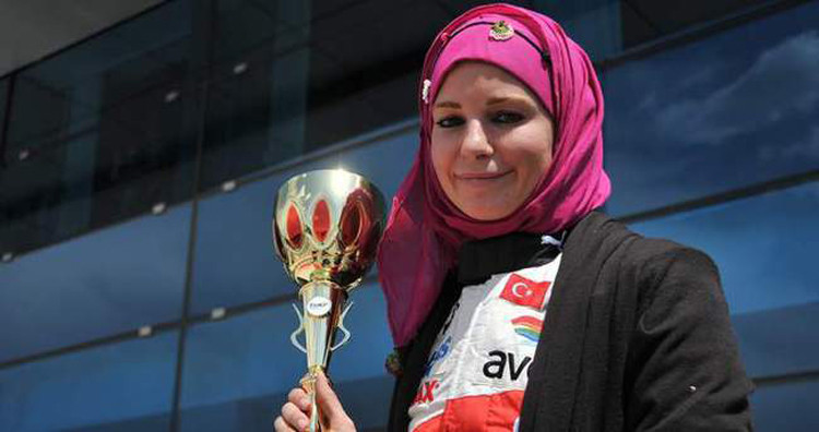 Burcu Çetinkaya alkolü bıraktı başını kapadı "çareyi teslim olmakta buldum" - Resim: 4