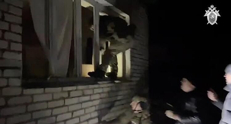 7 yaşındaki çocuğu zindana hapsetti 52 gün boyunca beynini yıkamış - Resim: 3