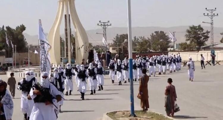 Kabil sokakları kan gölü! Taliban evlerinden çıkarıp infaz etti kötü yemek yaptı diye yaktılar - Resim: 1