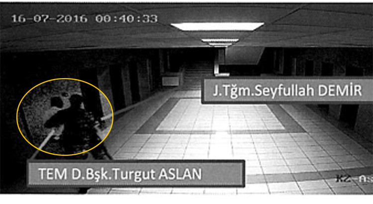 Turgut Aslan'ın şok görüntüleri! FETÖ öldürmeye götürürken... - Resim: 3