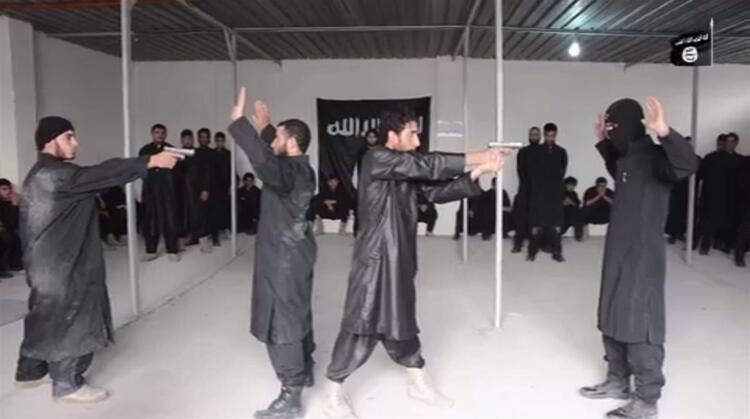 DEAŞ'lı terörist, Ankara'da saklandığı örgüt evinde yakalandı - Resim: 1