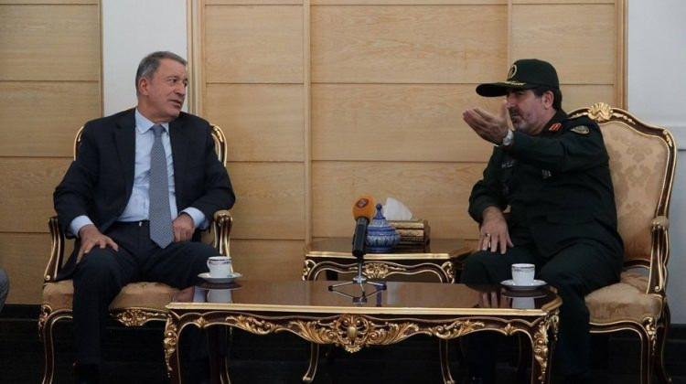 Hulusi Akar niye 'böyle' giyiniyor? Genelkurmay normal diyor ama... - Resim: 4