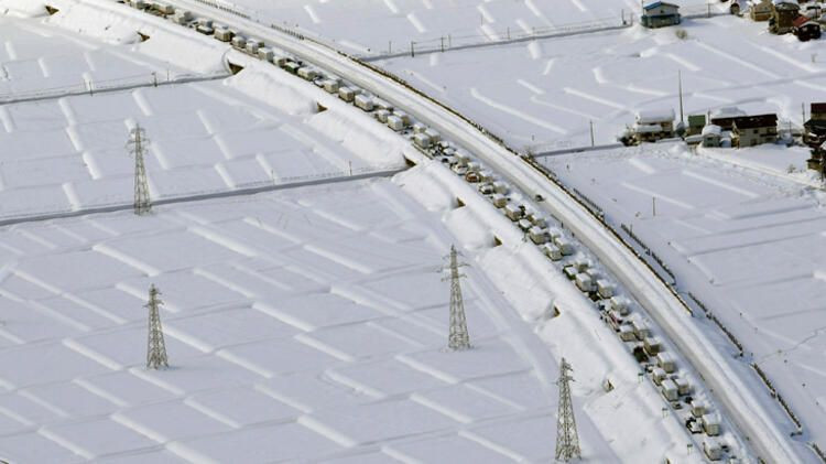 Dünyanın beklediği kar Kuzey Yarımküre'ye düştü ABD ve Japonya kar felaketini yaşıyor - Resim: 2