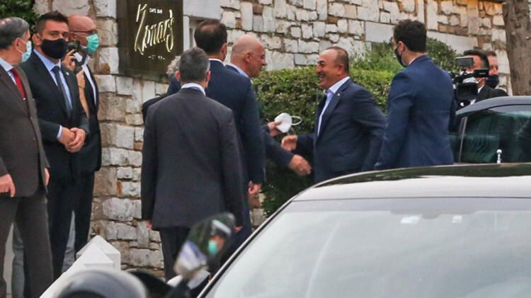 Akropolis'teki kucaklaşma Yunan medyasını çarptı! 'Çarpışma Testi' başladı - Resim: 1