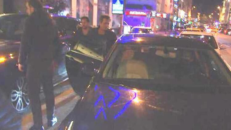 Geliri düştü zorlanıyor! Teoman silahlı dehşetle ilgili sessizliğini bozdu: Geceleri... - Resim: 1