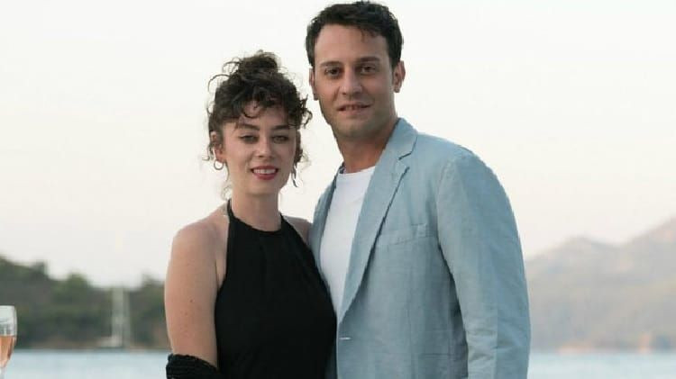 Hiç yakışmadı, mahvettiler! Bekar kadınlara bakın ne hediye etti: 6 aylık hamile Demet Evgar düğün yaptı - Resim: 1