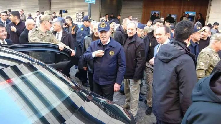 Bakan Akar ve TSK komuta kademesi Diyarbakır sokaklarında - Resim: 4