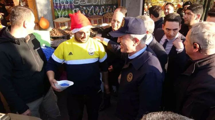 Bakan Akar ve TSK komuta kademesi Diyarbakır sokaklarında - Resim: 1