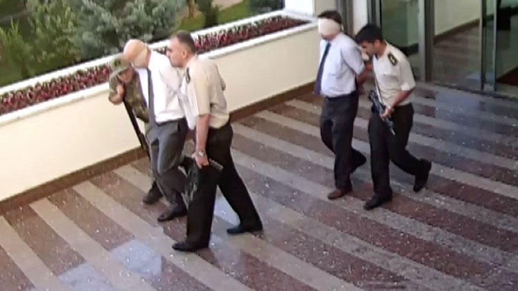 Darbeciler TEM Daire Başkanı Turgut Aslan'ı infaza böyle götürmüş... - Resim: 1