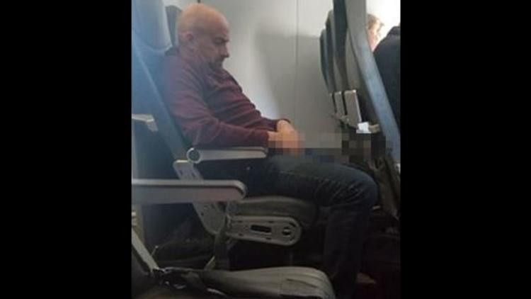 Uçakta yaptıkları olay yarattı cinsel organını çıkardı ve... - Resim: 2