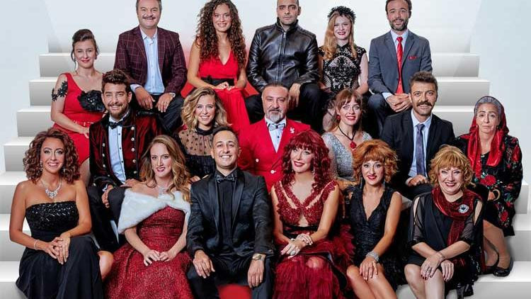 TV 8'in seksi yıldızına olay dizi teklifi! Çıplak piyano çalması istenince... - Resim: 1