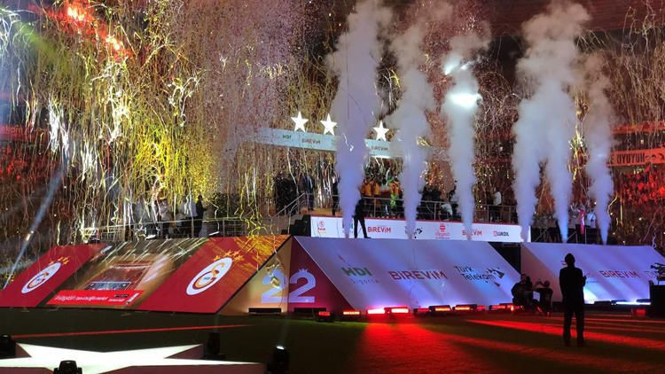 Galatasaray kupasına kavuştu! 22. şampiyonluğun inanılmaz coşkusu - Resim: 2