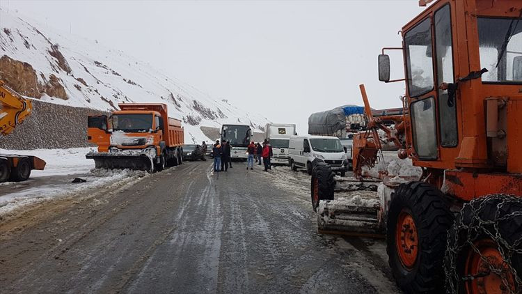 Kar bastırdı yollar kapanıyor! Meteoroloji İstanbul için haber verdi - Resim: 2