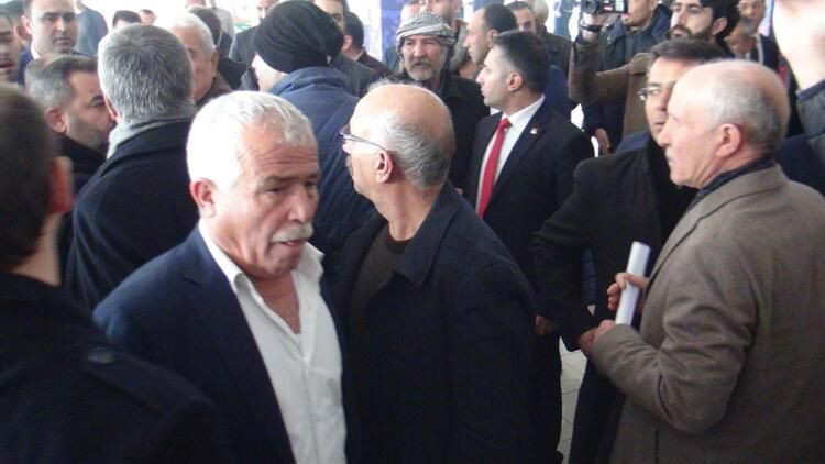 CHP kongresinde kavga çıktı yumruklar konuştu! Çevik kuvvet salona girdi - Resim: 3